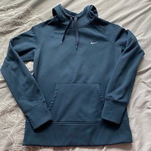 Women’s Nike medium navy therma fit hoodie